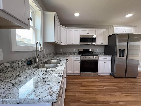 4th image of 260 Willowside Dr