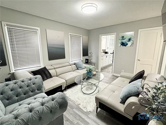 3rd image of 3560 Wersell Ave