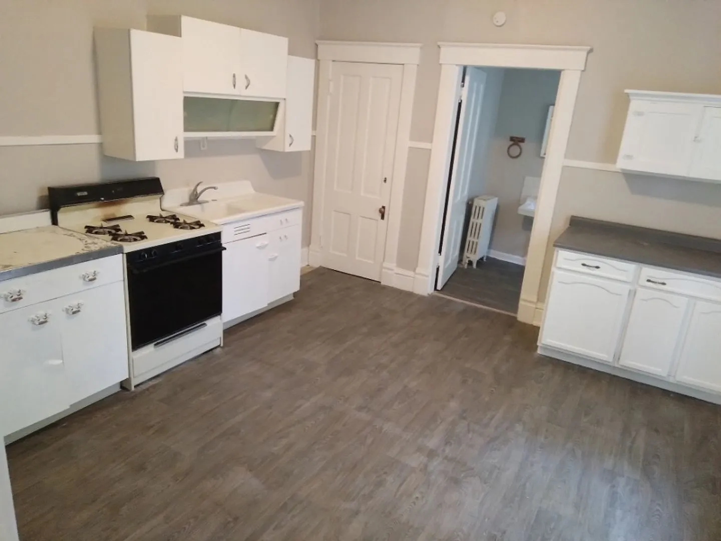 414 E East St — Photo 3