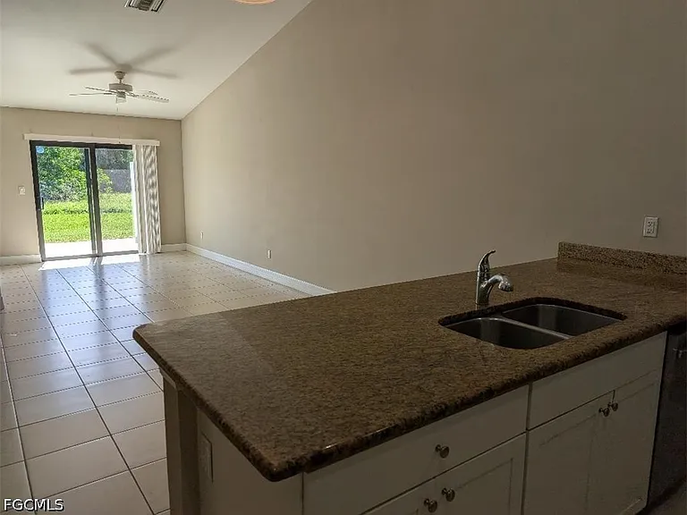 4409 SW 8th Ct — Photo 5