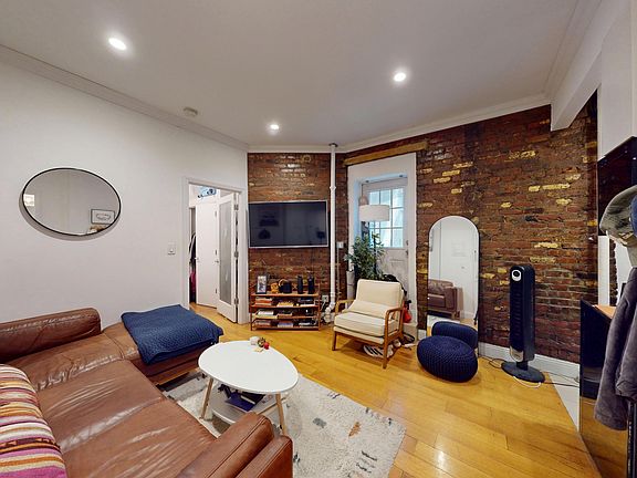 2nd image of 165 Mulberry St APT 3