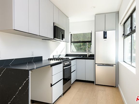 5th image of 1325 Cabrillo Ave APT 2