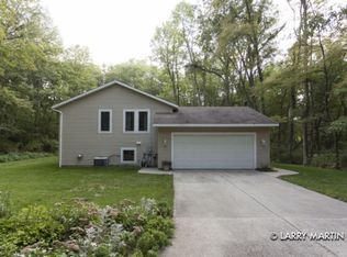 30 Flat River Dr SE, Lowell, MI 49331
