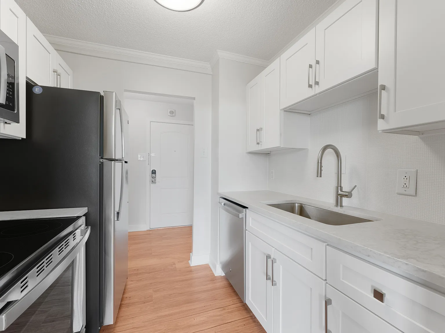 Riverside Apartments — Photo 4