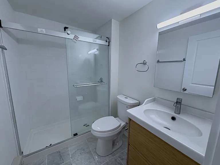1934 Green St #1R — Photo 15