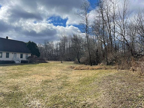 2nd image of 467 Ridge Rd