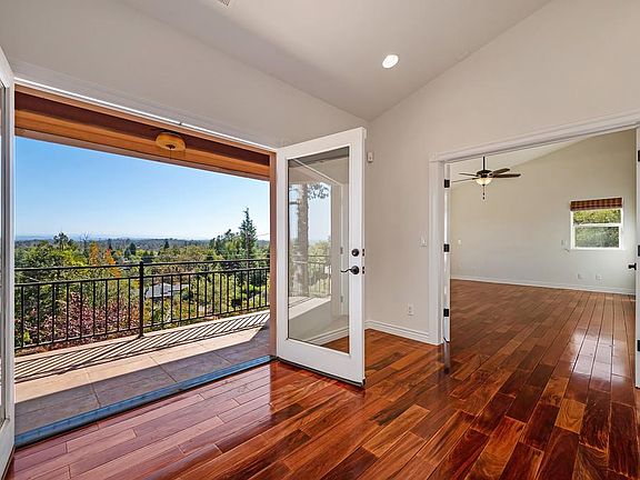 4th image of 3430 Hilton Way