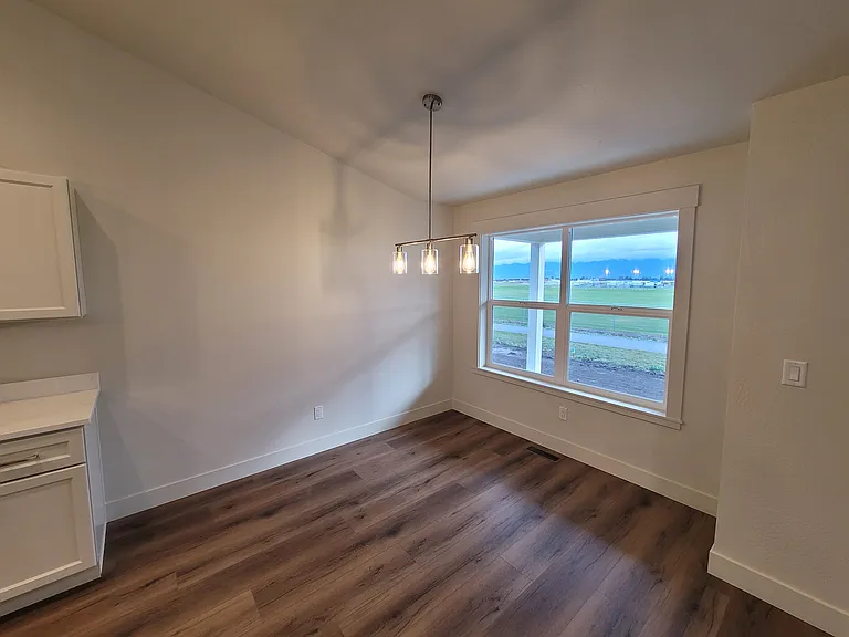 763 Foxglove Dr — Photo 3