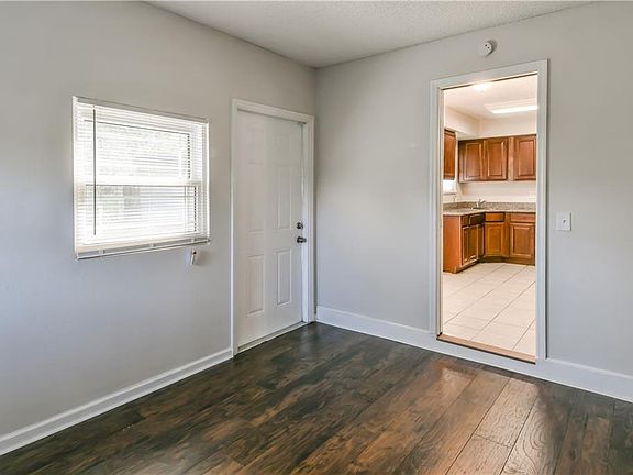 5th image of 2466 Derby Dr