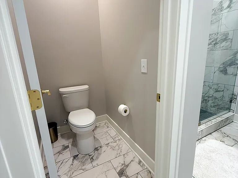 512 Mobile St — Photo 35