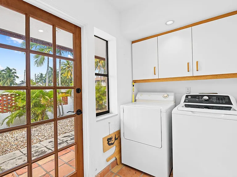 1511 E Lake Dr — Photo 17
