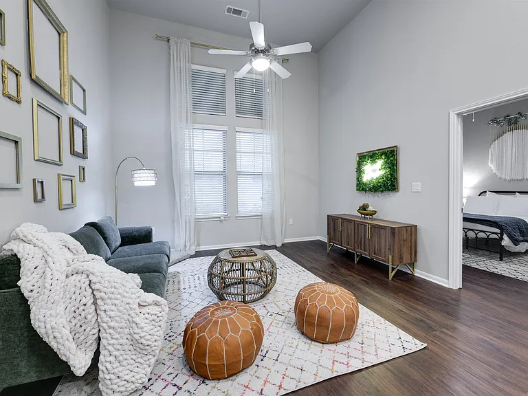 900 Gordon Heights Ln — Photo 6