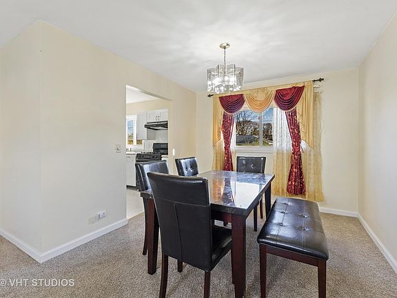 3rd image of 105 Forest Park Ln