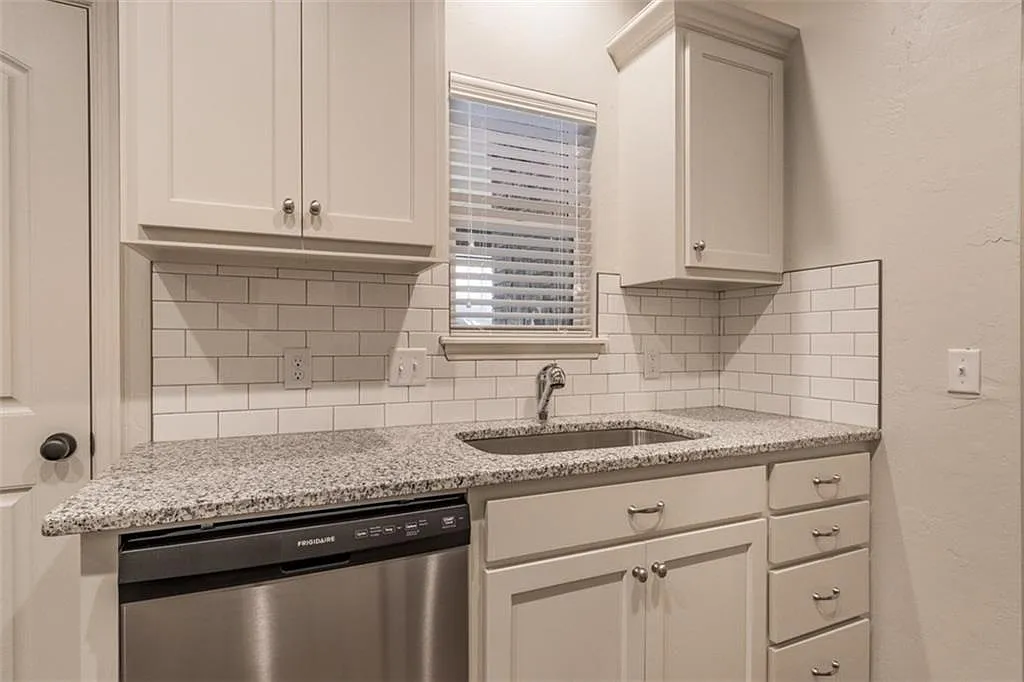 Chalk Hill Ct_433 - 1 — Photo 4