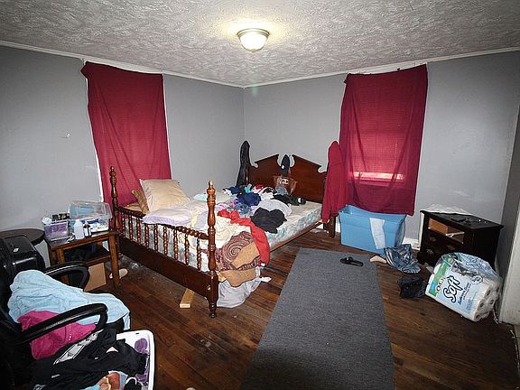 5th image of 870 W Orange St