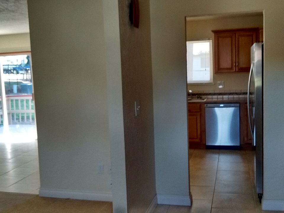 1st image of 203 Parkwood Dr