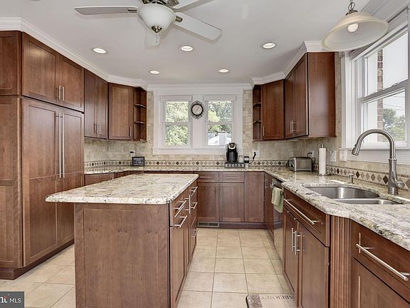 5th image of 3730 Bay Dr