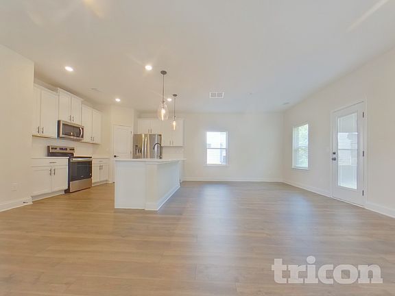 3rd image of 432 Cantrell Dr