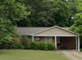 525 Stallings Ln, Bolivar, TN 38008