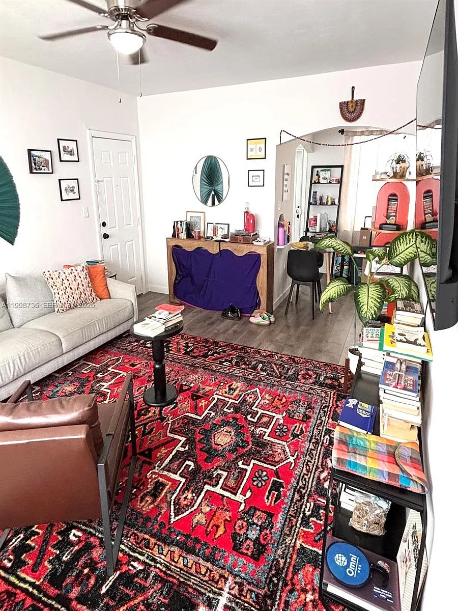 Building Photo - 740 SW 7th St #3