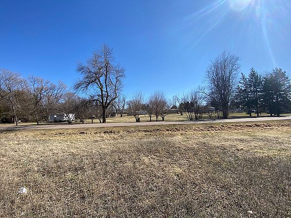 5th image of 309 W 12th Ave