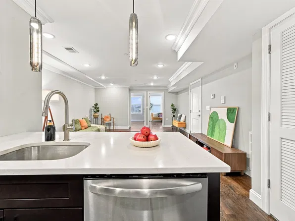 175 Van Horne St APT 2, Jersey City, NJ 07304