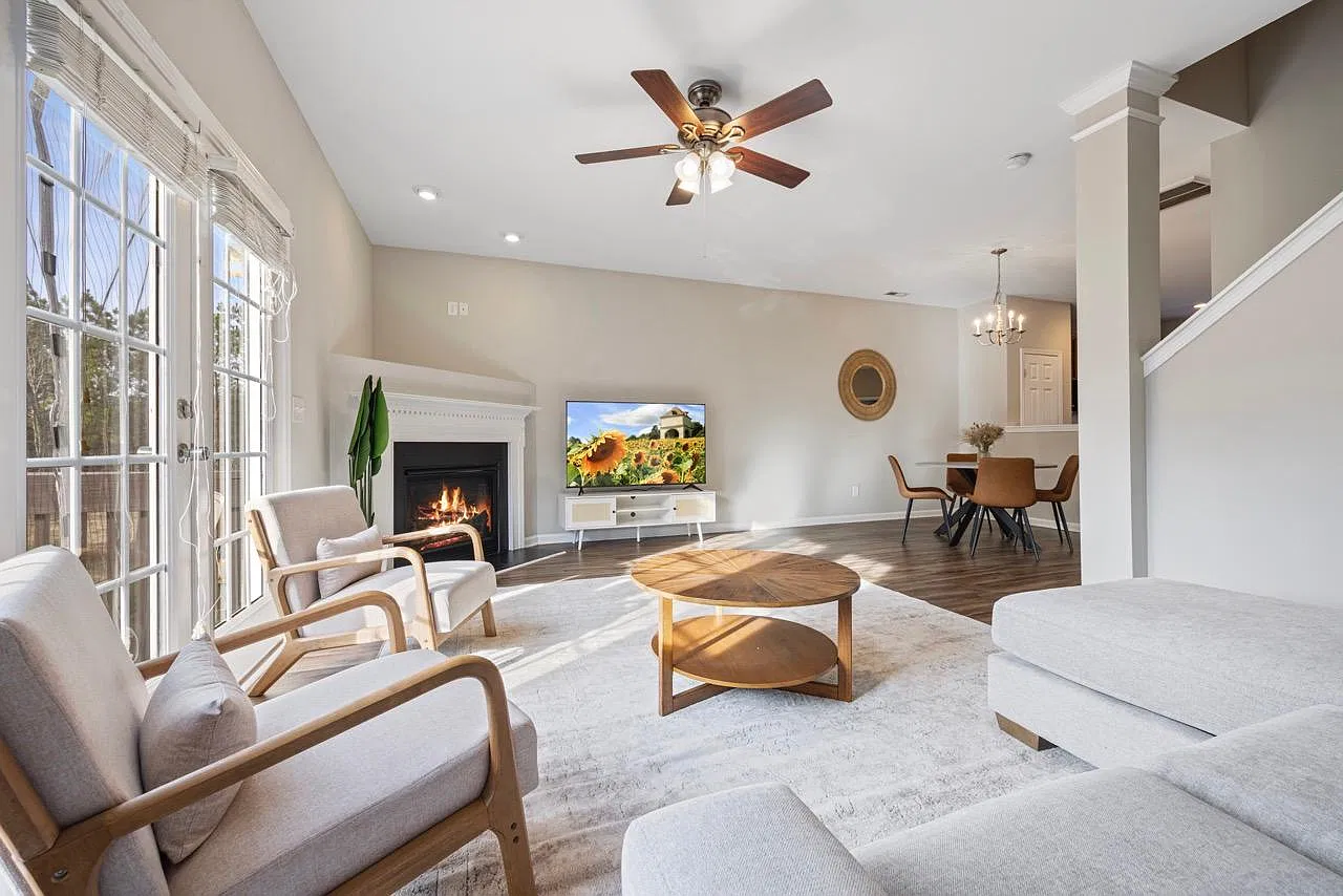 3 bed, 2.5 bath, 1971 sqft, $4,500 — Photo 1