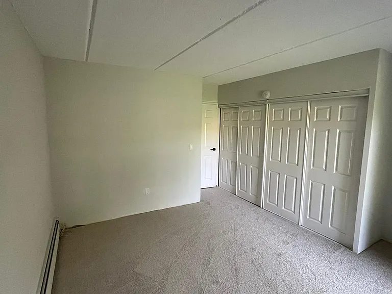 Country Club Apartments — Photo 16