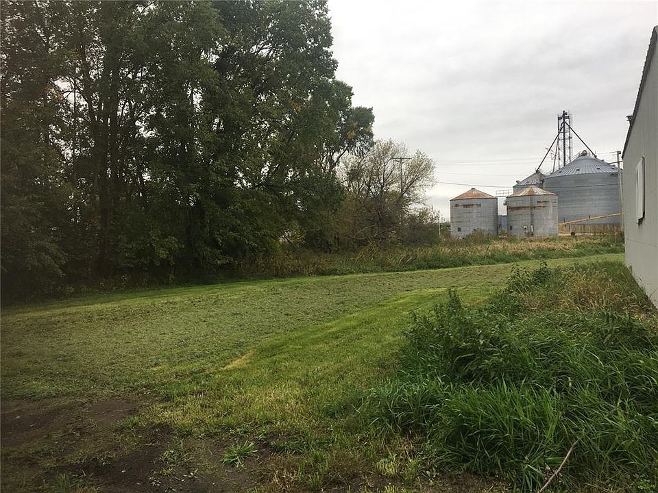 2nd image of 209 E Iowa St