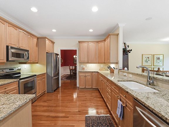 5th image of 1059 Kempton Run Dr