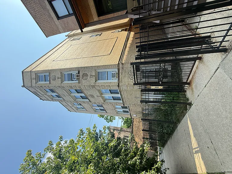 2141 N Spaulding Ave #2E — Photo 1