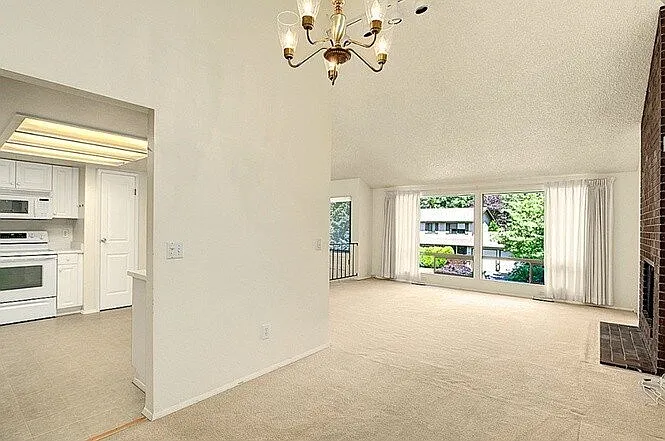 Beautiful split level home in Newport Hills! — Photo 3