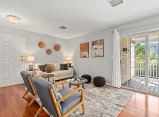 11 Crosswoods Path Blvd APT 32, Merrimack, NH 03054