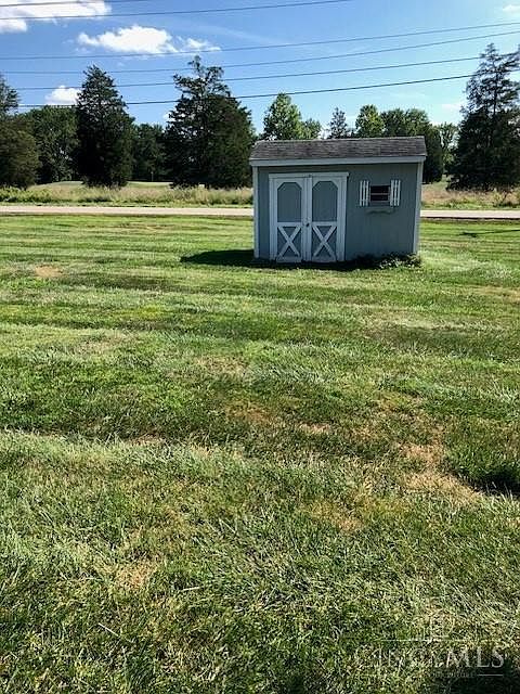 2nd image of 525 Iris Ln