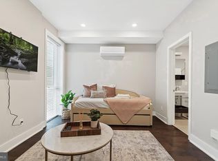 2010 Walnut St APT 205, Philadelphia, PA 19103