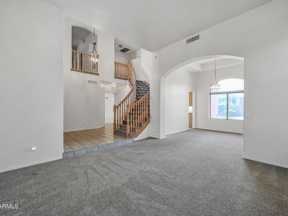 4th image of 4633 E Robin Ln