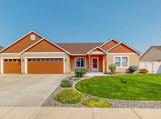 8007 Snoqualmie Dr, Pasco, WA 99301