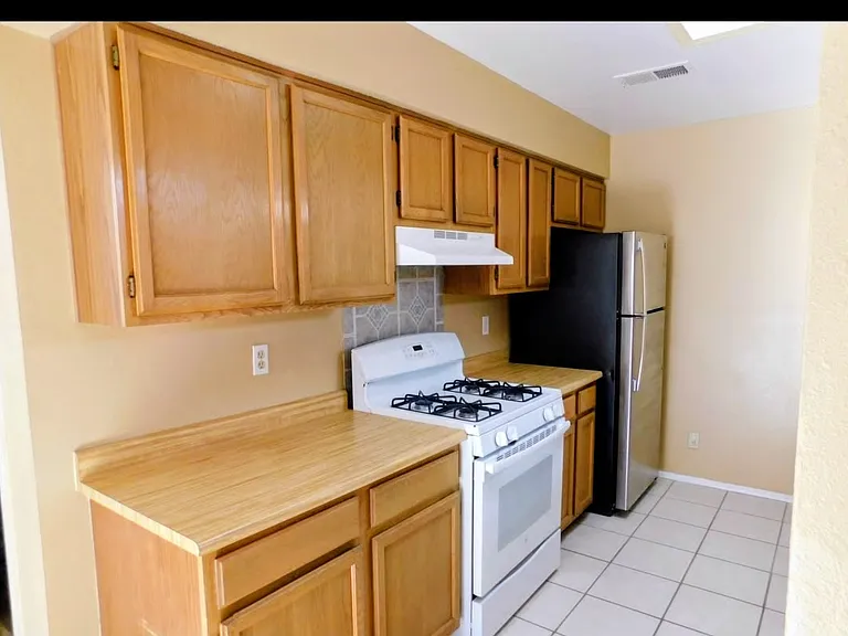1655 Greenview Way NE — Photo 7