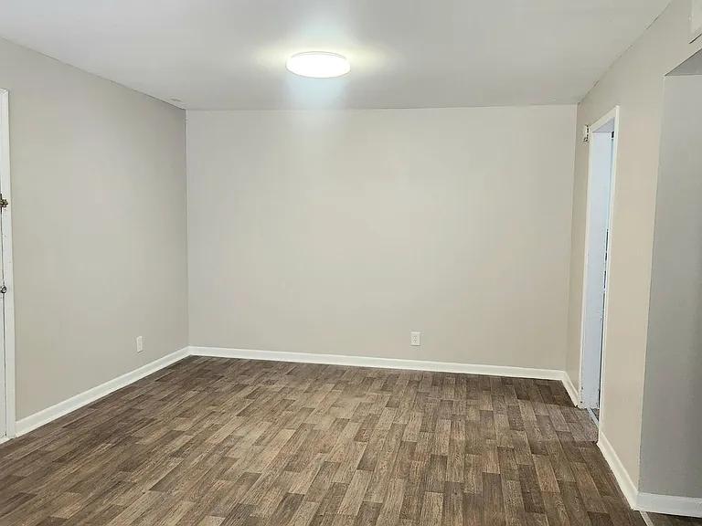 Riverbend Apartments — Photo 12
