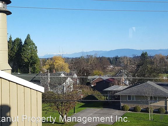 2nd image of 2141 Eastview Pl
