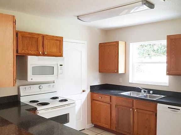 3rd image of 1130 Fountainhead Dr