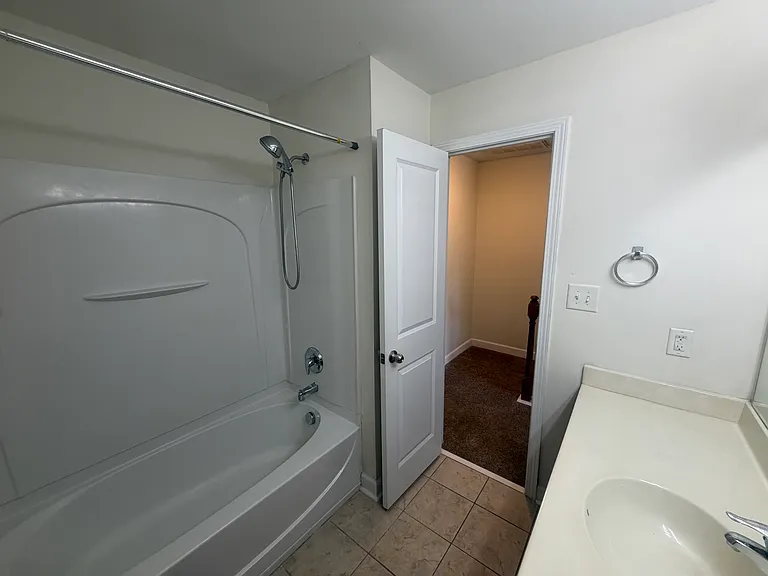 1215 Green Oaks Ln #H — Photo 19