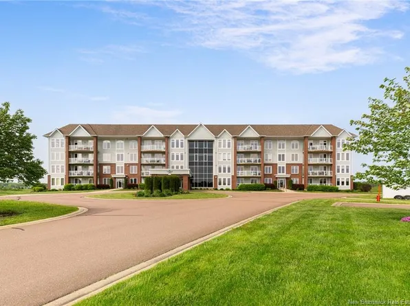 185 Royal Oaks Blvd #110, Moncton, NB E1H 2P7