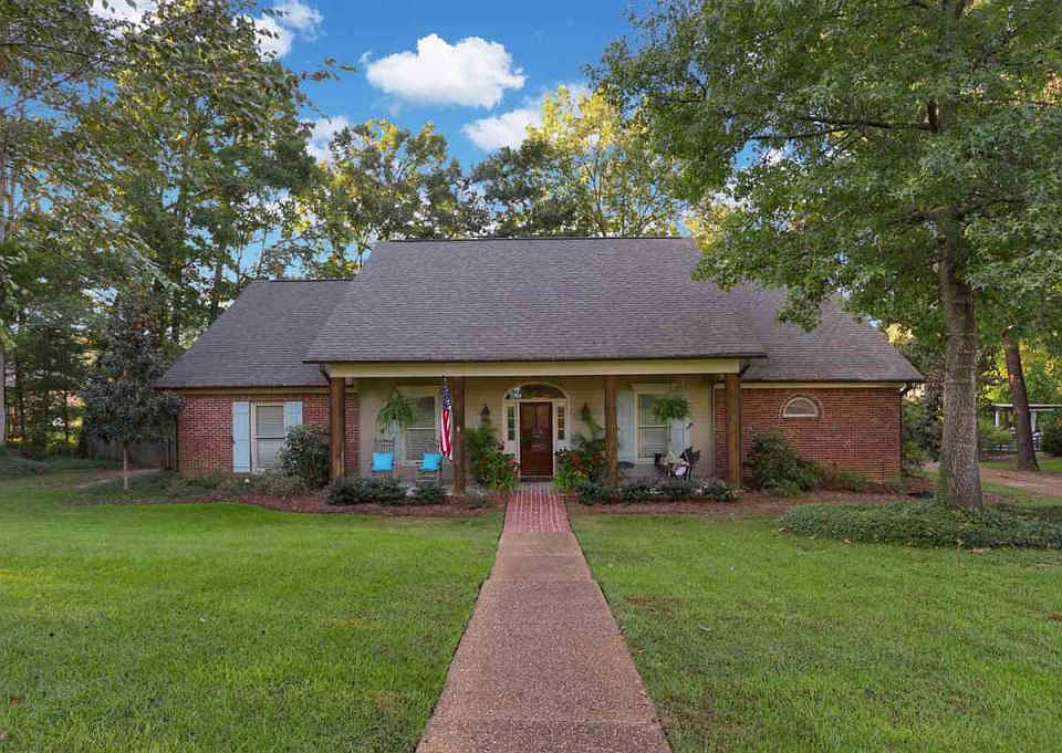1st image of 206 Breezy Hill Dr