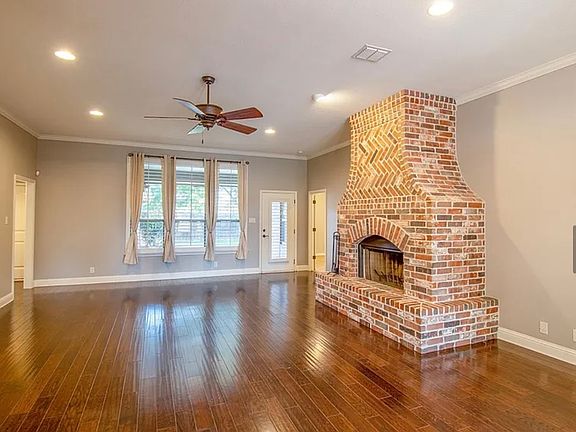 3rd image of 5712 Sabine Dr