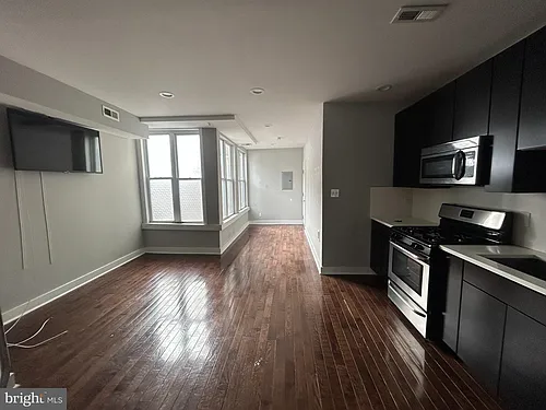 723 Sansom St #4B Photo 1 723 Sansom St #4B Photo 1