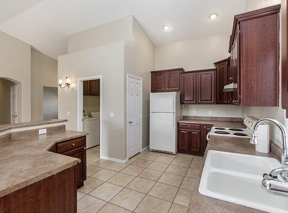 2nd image of 927 W Torrey Pines Blvd