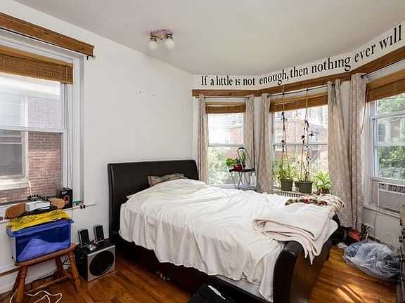 5th image of 4826 Cedar Ave #2R