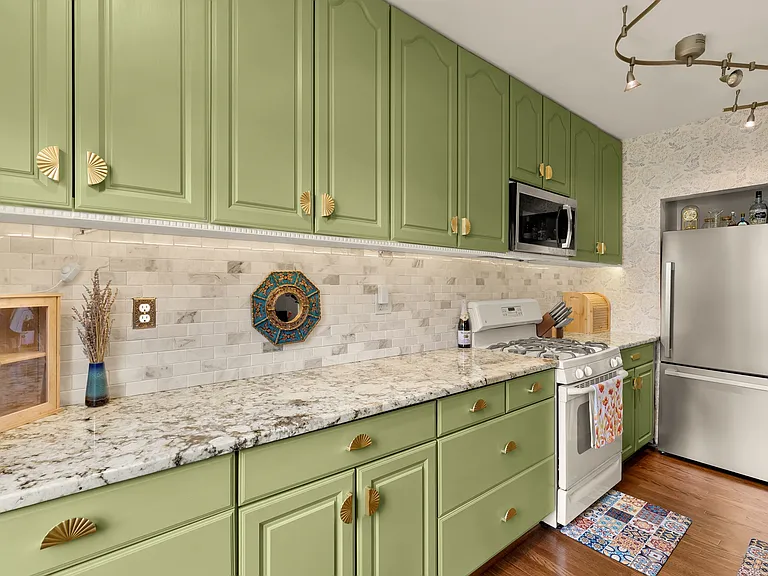 909 E St SE #5 — Photo 12