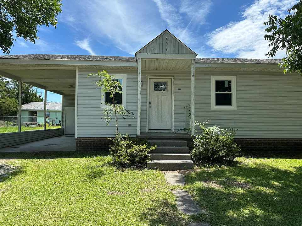 102 Stenaka Ln